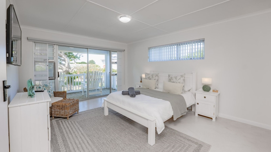 To Let 3 Bedroom Property for Rent in Struisbaai Western Cape